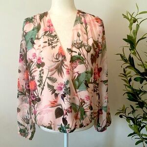 🌿LAST CHANCE🌿 Banana Republic Light Peach Tropical V-Neck Sheer Sleeve Blouse